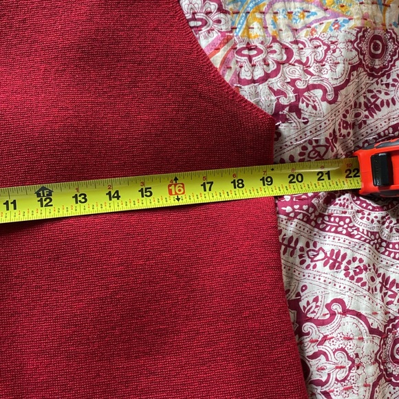 Eileen Fisher red sleeveless wool shell. - Picture 4 of 7